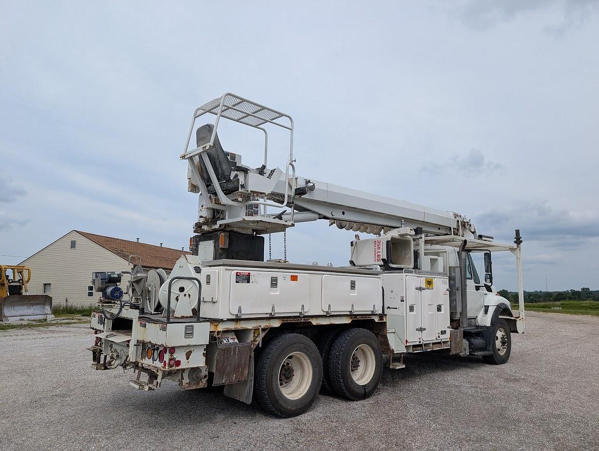 Used 2010 International Workstar Digger Derrick