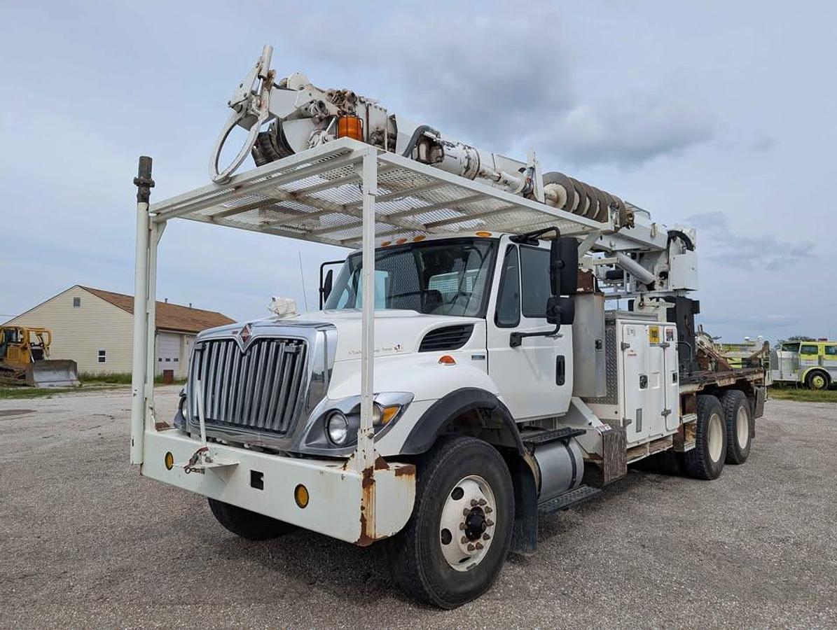 Used 2010 International Workstar Digger Derrick