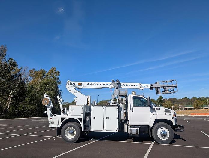 Used 2005 GMC 8500 Bucket Truck with an Altec AT40C Telescopic Cable Placer with Reel Bar and Winder