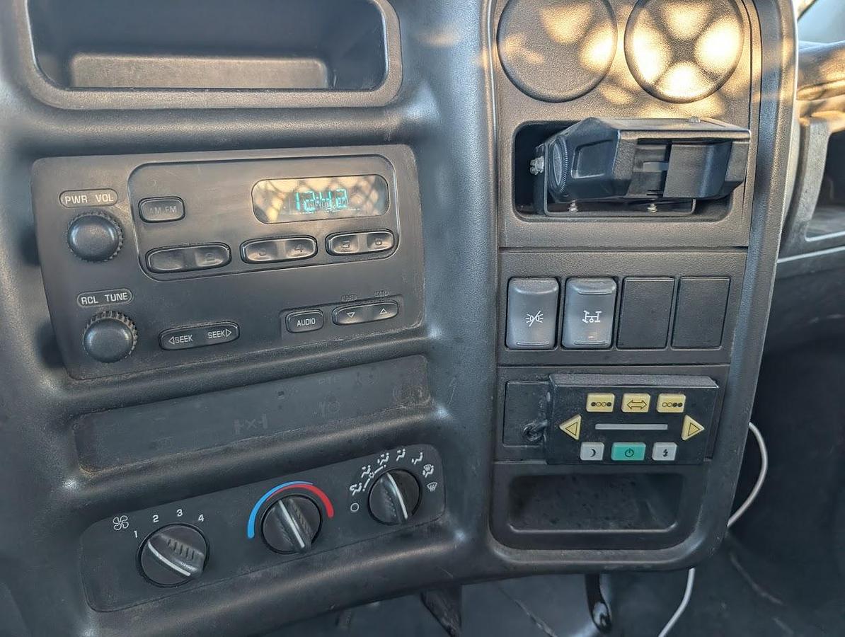 Used 2008 GMC 15' 6" Flatbed with Lift Gate