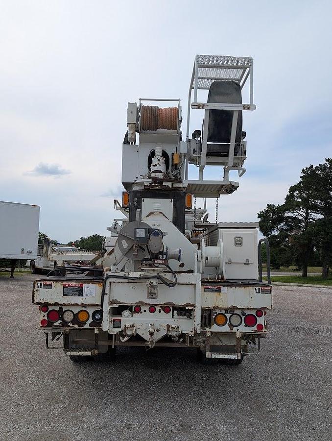 Used 2010 International Workstar Digger Derrick