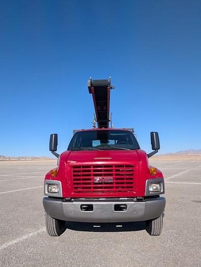 Used 2006 GMC 6500 Crew Cab 20' Flatbed 31' Cleasby Roofing Conveyor Truck