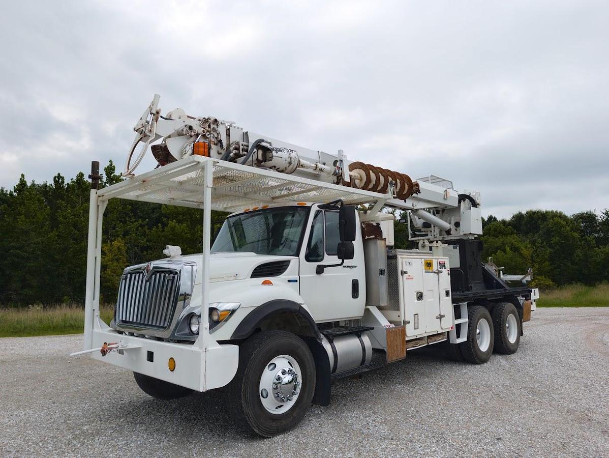 Used 2010 International 7400 Workstar D3055T Digger Derrick