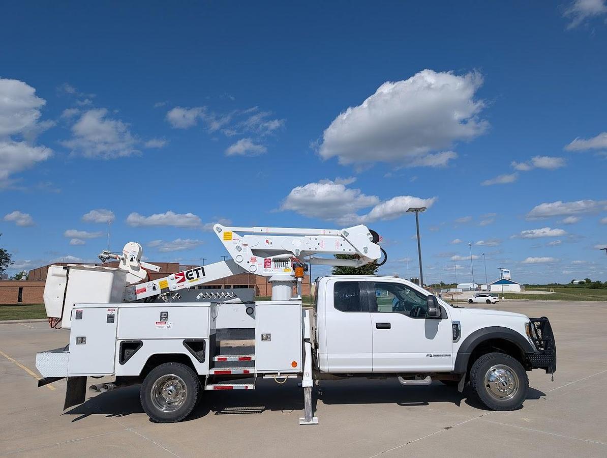 Used 2017 Ford F550 4x4 ETC MH40IH Articulated/Insulated/Telescoping