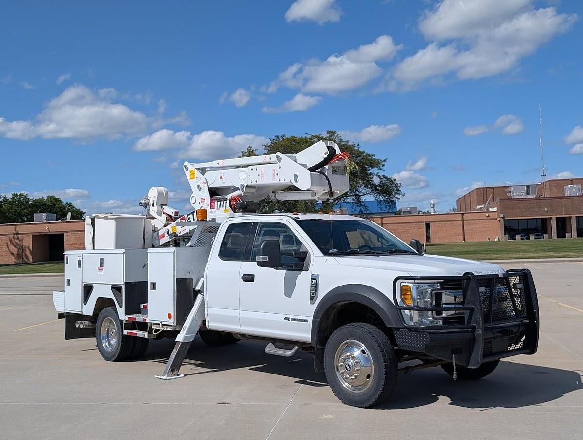 Used 2017 Ford F550 4x4 ETC MH40IH Articulated/Insulated/Telescoping