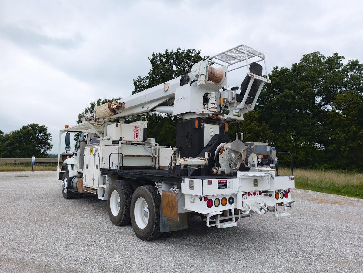 Used 2010 International 7400 Workstar D3055T Digger Derrick
