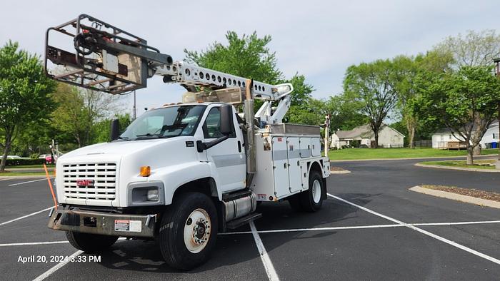 Used 2005 GMC 8500 Bucket Truck with an Altec AT40C Telescopic Cable Placer with Reel Bar and Winder