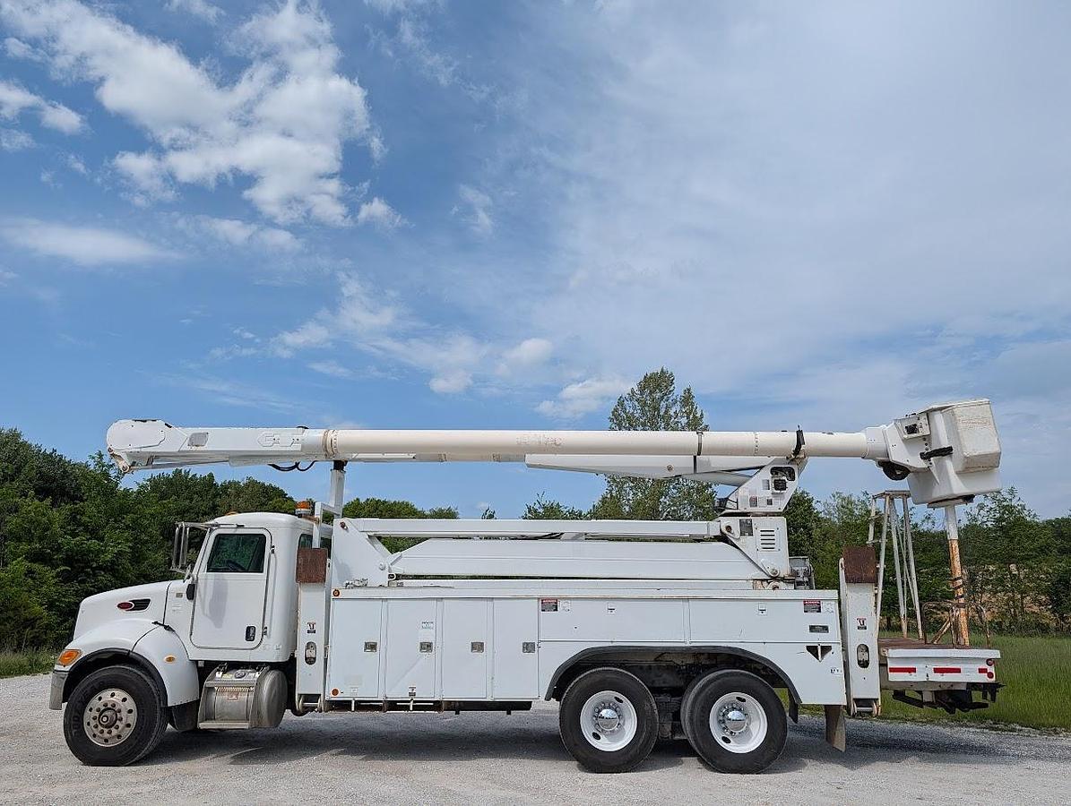 Used 2007 Peterbilt335 Utility Truck Altec AM900-E100 105' Insulated Articulated Telescoping