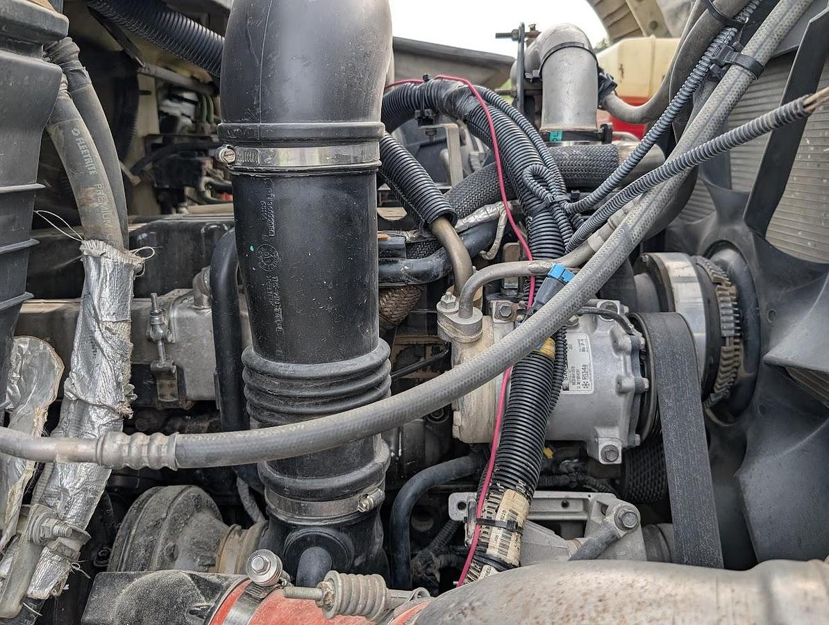 Used 2010 International Workstar Digger Derrick