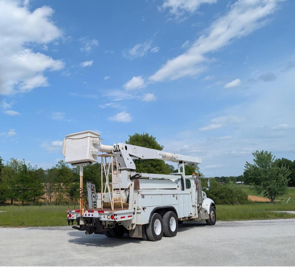 Used 2007 Peterbilt335 Utility Truck Altec AM900-E100 105' Insulated Articulated Telescoping