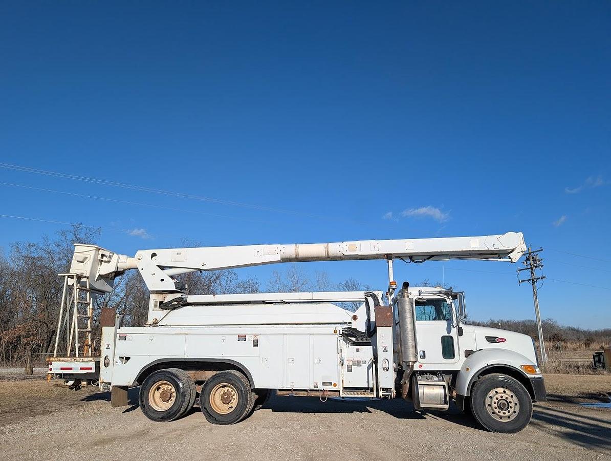 Used 2007 Peterbilt335 Utility Truck Altec AM900-E100 105' Insulated Articulated Telescoping