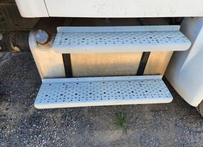 Used 2005 Sterling Cleasby 31' Roofing Conveyor Truck with Automatic Transmission