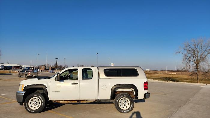 Used 2011 Chevrolet 2500 4x2 7' bed pick up truck extended cab