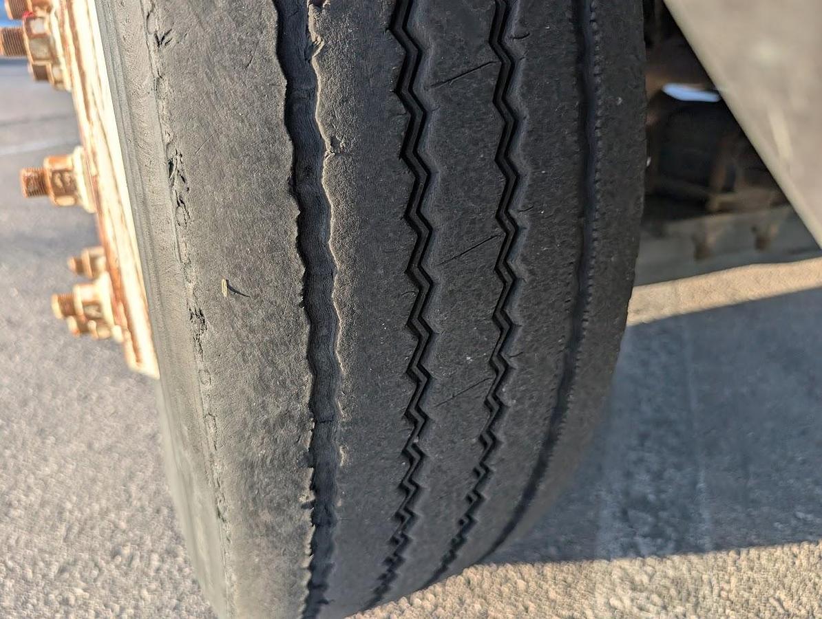 Used 2008 GMC 15' 6" Flatbed with Lift Gate