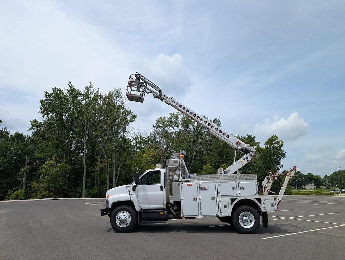 Used 2005 GMC 8500 Altec AT40C 40’ Telescoping Cable Placer with Reel Bar and Winder