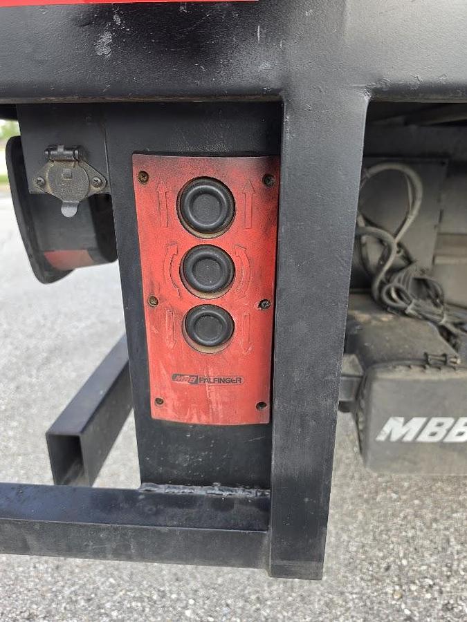 Used 2013 F550 4x4 12' Flatbed 4' Lift Gate