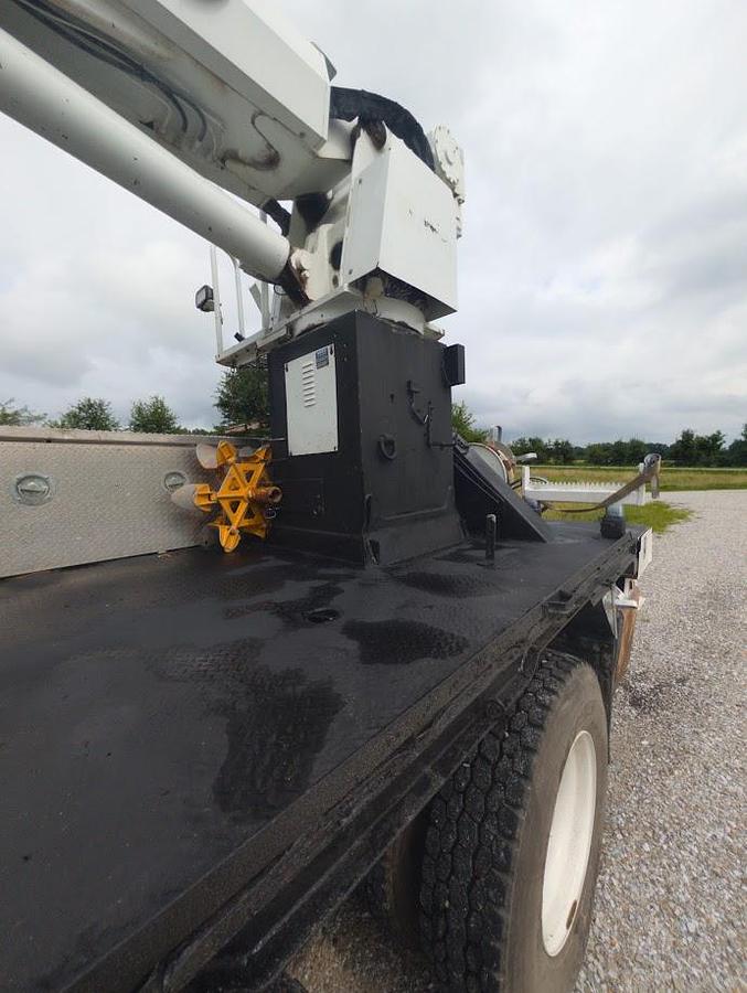 Used 2010 International 7400 Workstar D3055T Digger Derrick