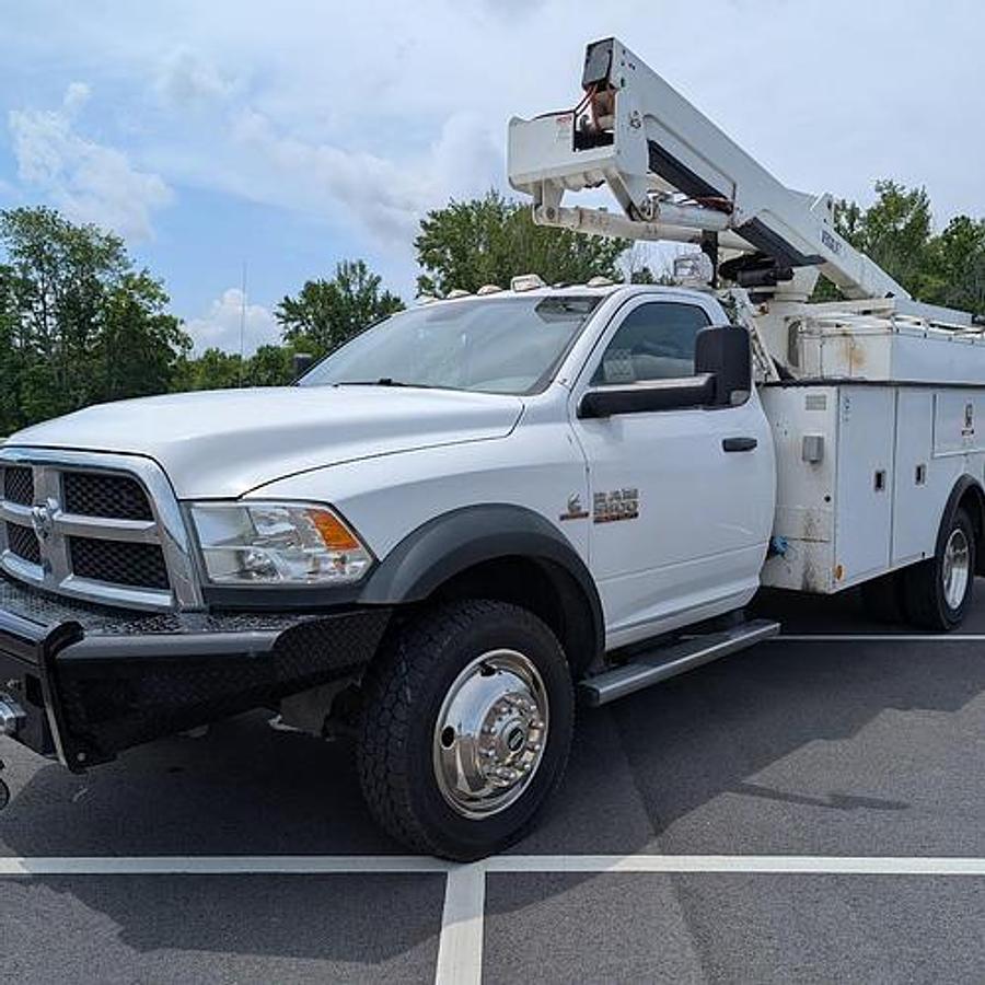 Used 2017 Dodge Ram 5500 4x4 Versalift SST40 45’ Insulated/Articulating/Telescoping