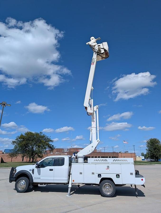 Used 2017 Ford F550 4x4 ETC MH40IH Articulated/Insulated/Telescoping
