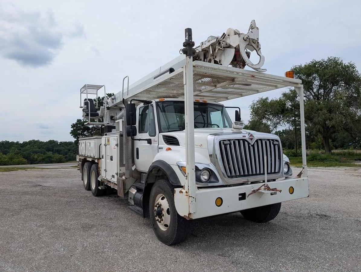 Used 2010 International Workstar Digger Derrick