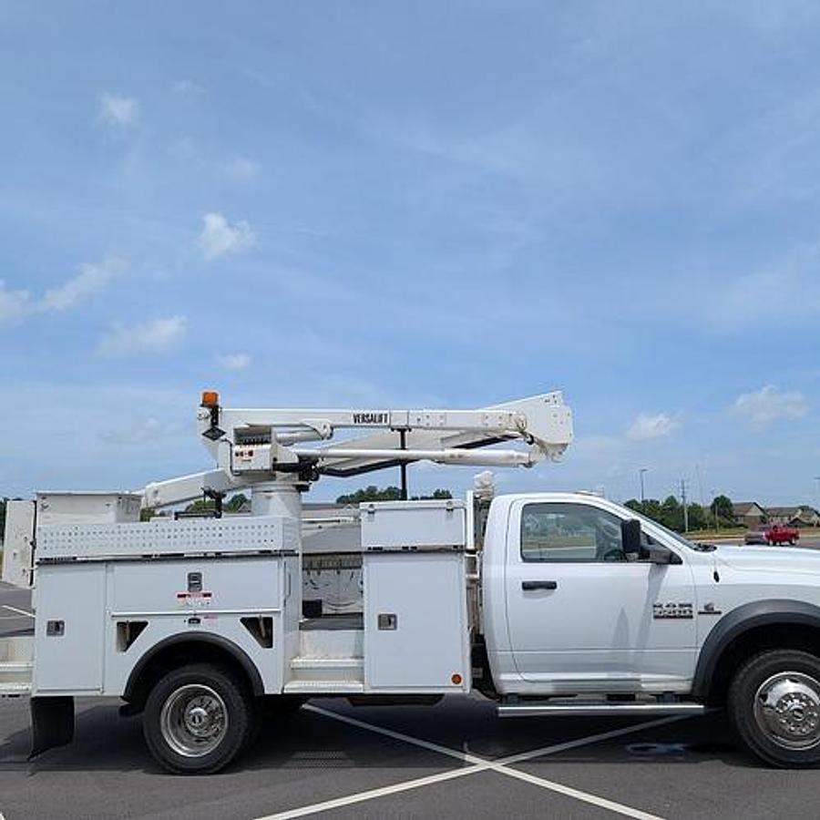 Used 2017 Dodge Ram 5500 4x4 Versalift SST40 45’ Insulated/Articulating/Telescoping