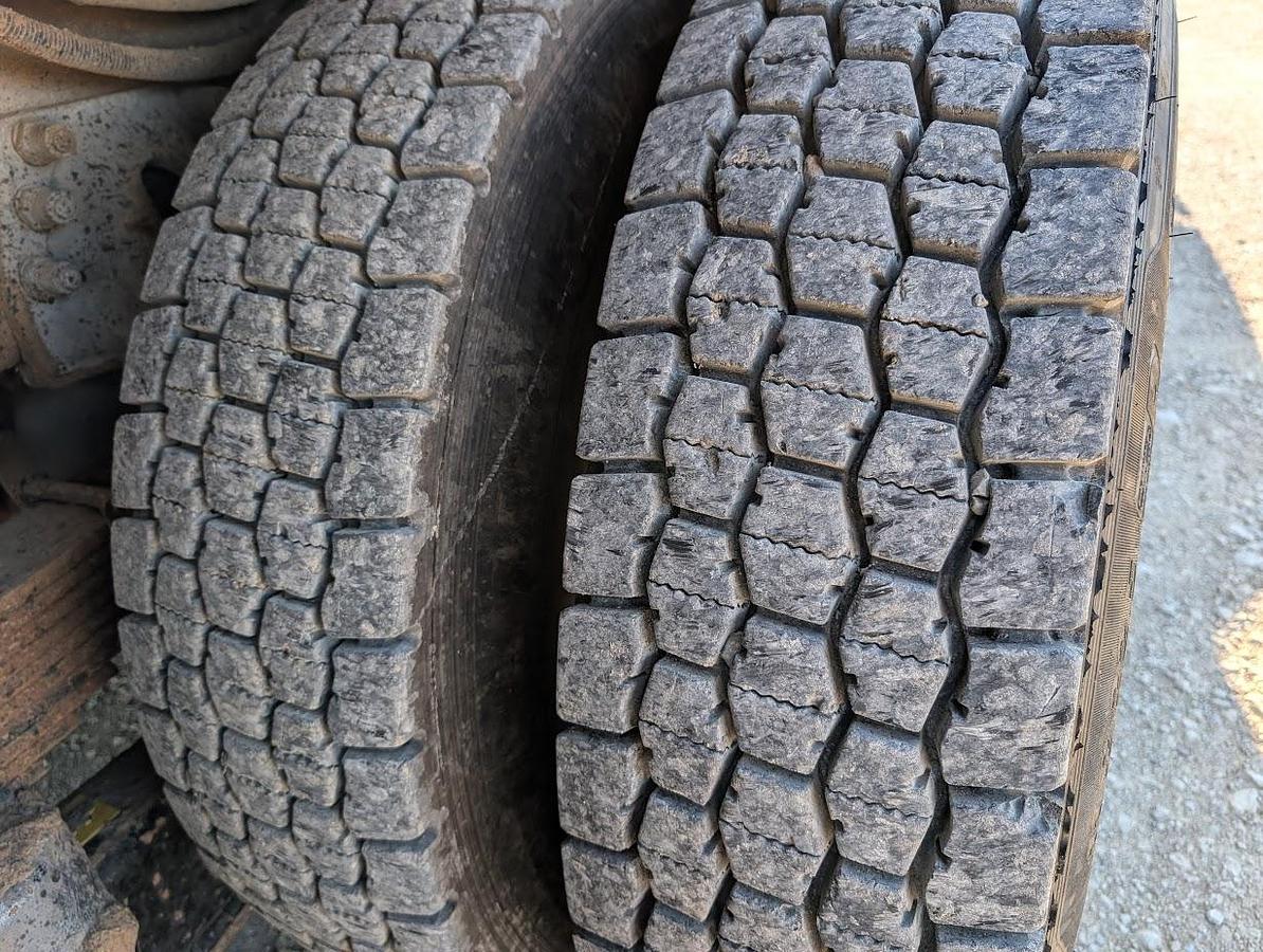 Used 2007 Peterbilt335 Utility Truck Altec AM900-E100 105' Insulated Articulated Telescoping