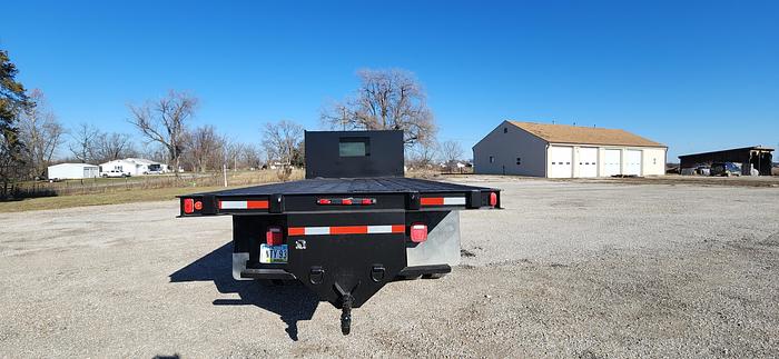 Used 2004 Ford 650 XL 4x2 Crew Cab Flatbed with 18' Bed