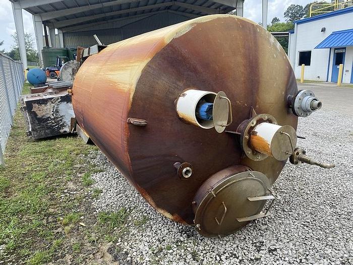 Used Used approximately 1750 gallon vertical stainless steel tank