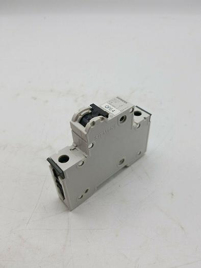 Used SIEMENS CIRCUIT BREAKER IEC/EN 60947-2