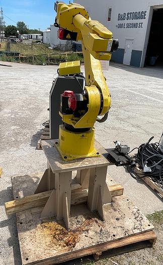 Used FANUC M16iB/20 6 AXIS ROBOT 20 kg X 1667 mm WITH FANUC R30IA CONTROLLER