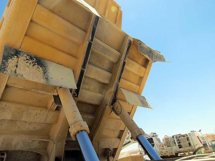 Used 2005 CATERPILLAR 775E