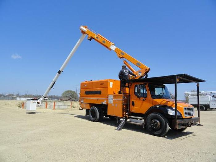Used 2011 FREIGHTLINER BUSINESS CLASS M2 106
