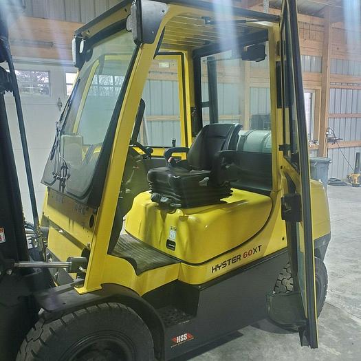 Used 6,000 POUND HYSTER 60XT PNEUMATIC TIRE FORKLIFT 2018 SIDE SHIFT AND FORK POSITIONER