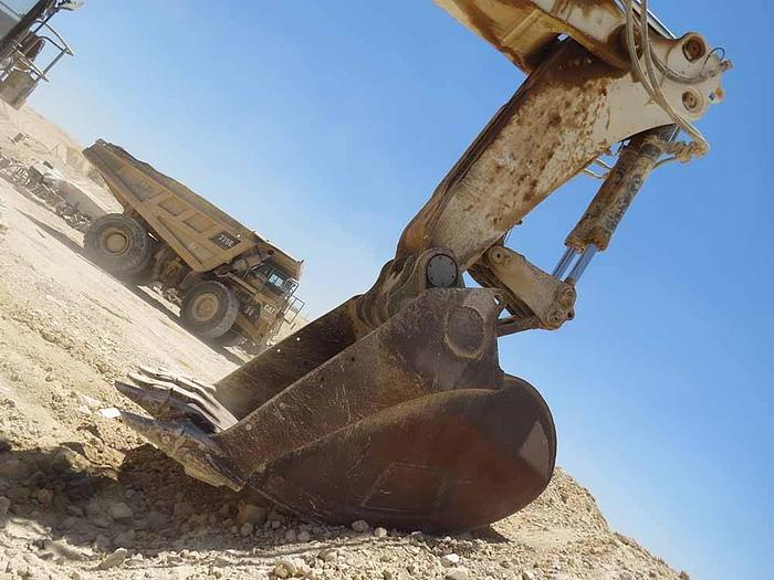 Used 2017 LIEBHERR R9150