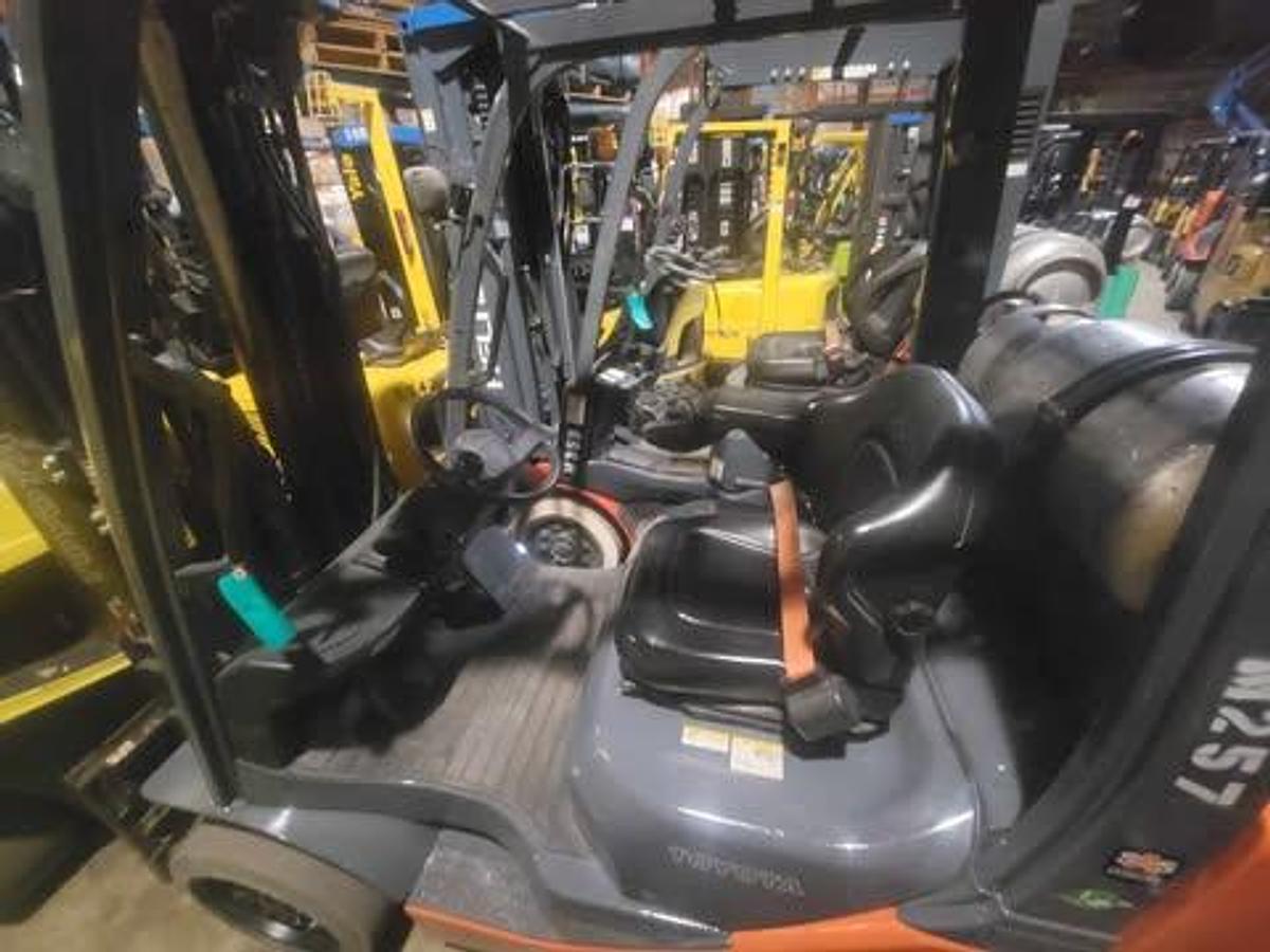 Used 2014 LP Gas Toyota 8FGCU30 Cushion Tire 4 Wheel Sit Down (Indoor Warehouse)