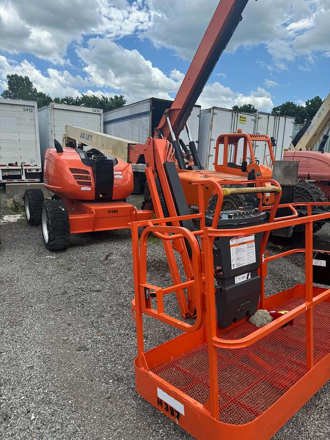 Used 2017 JLG 600AJ