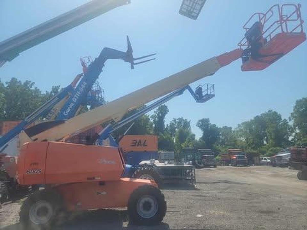 Used 2007 Diesel JLG 600S Telescopic Boom