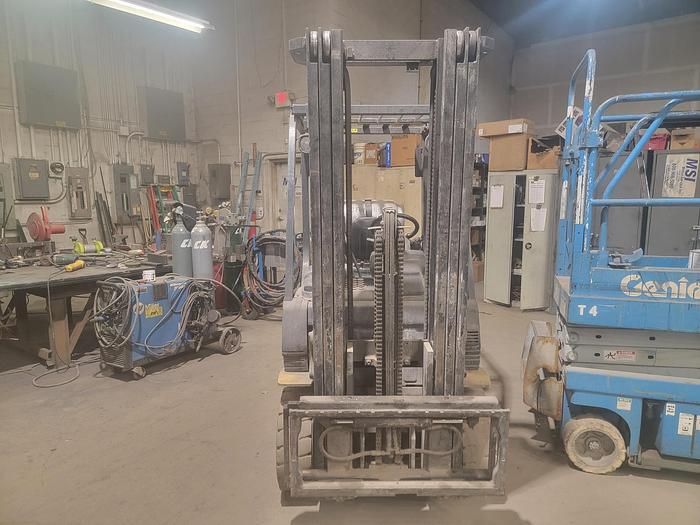 Used 2011 Komatsu FG25ST-16