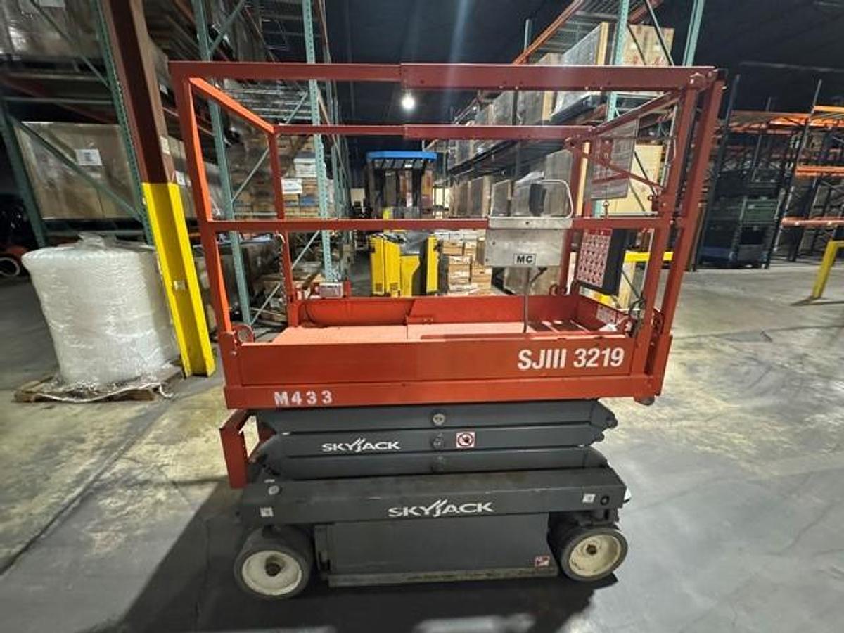 Used 2018 Skyjack SJIII 3219