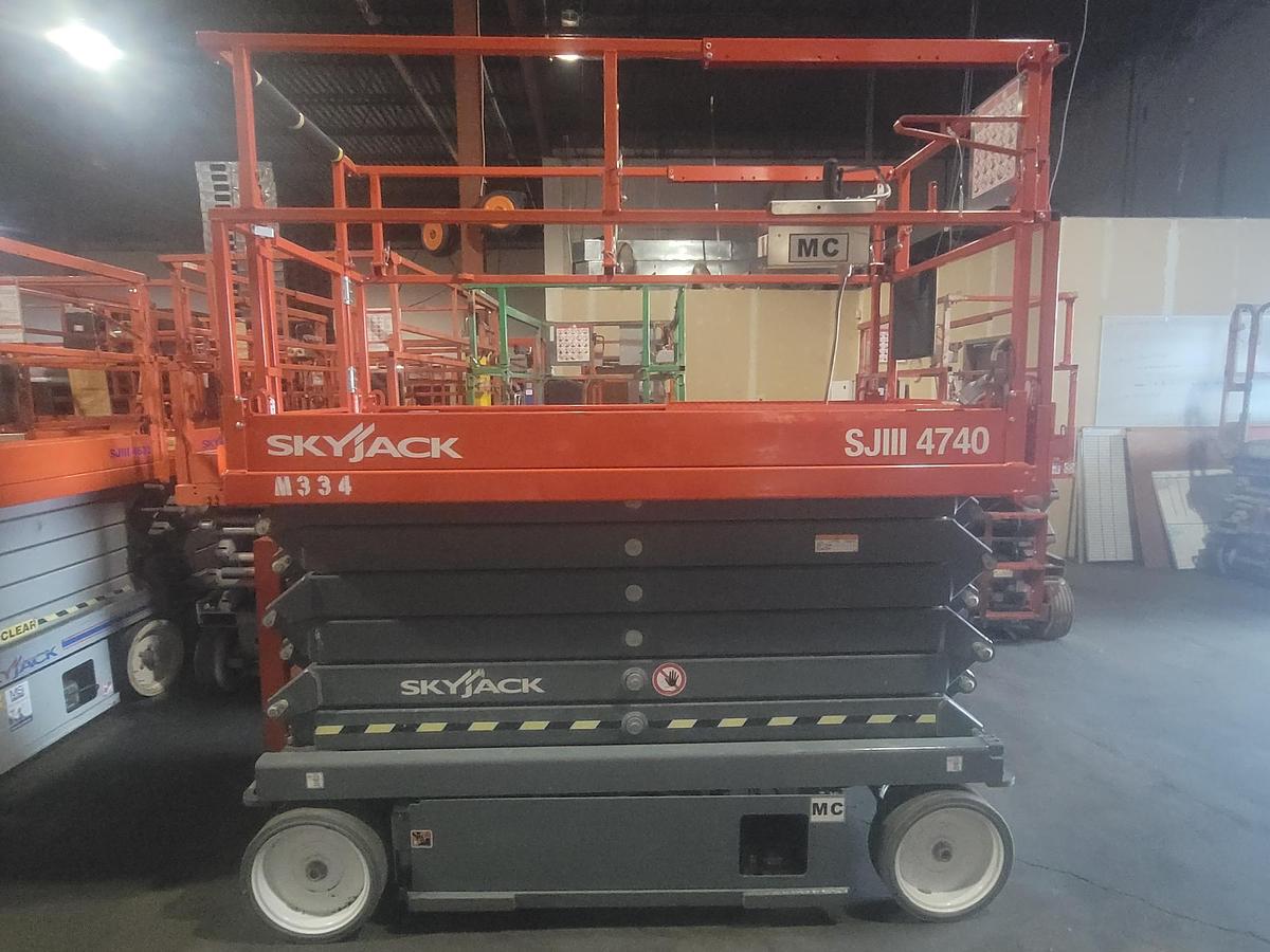Used 2017 Skyjack SJIII 4740