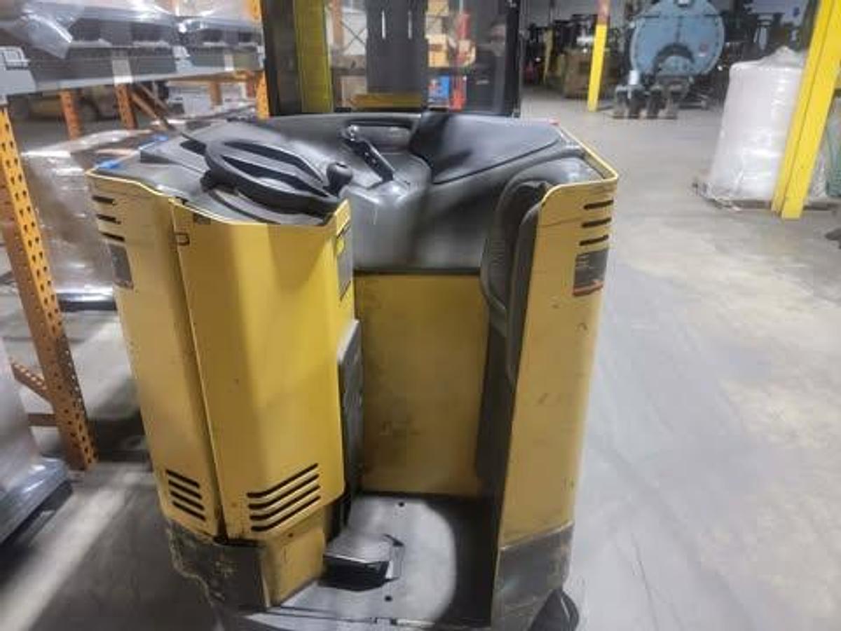 Used 1999 Electric Cat NRR40 Electric Narrow Aisle Single Reach