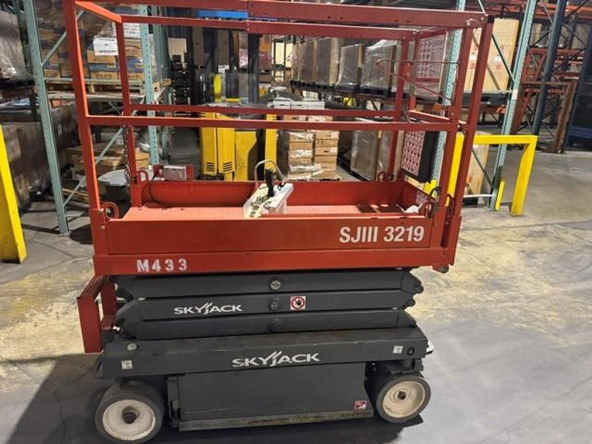 Used 2018 Skyjack SJIII 3219
