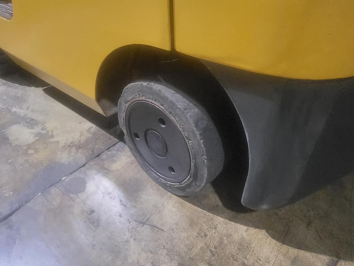 Used 2004 LP Gas Cat C5000 Cushion Tire 4 Wheel Sit Down (Indoor Warehouse)