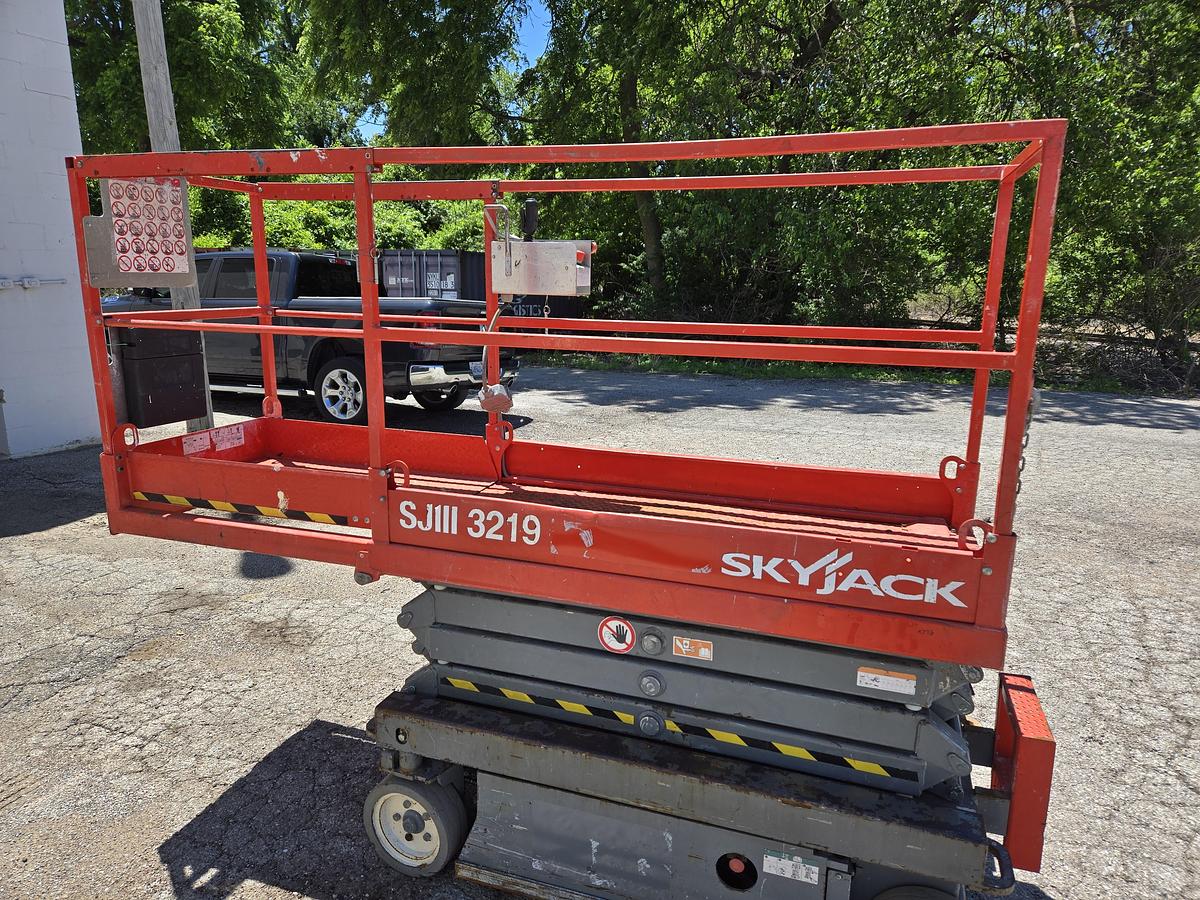 Used 2012 Skyjack SJIII3219
