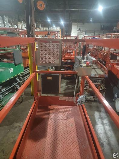 Used 2013 Electric Skyjack SJIII 3219 Slab