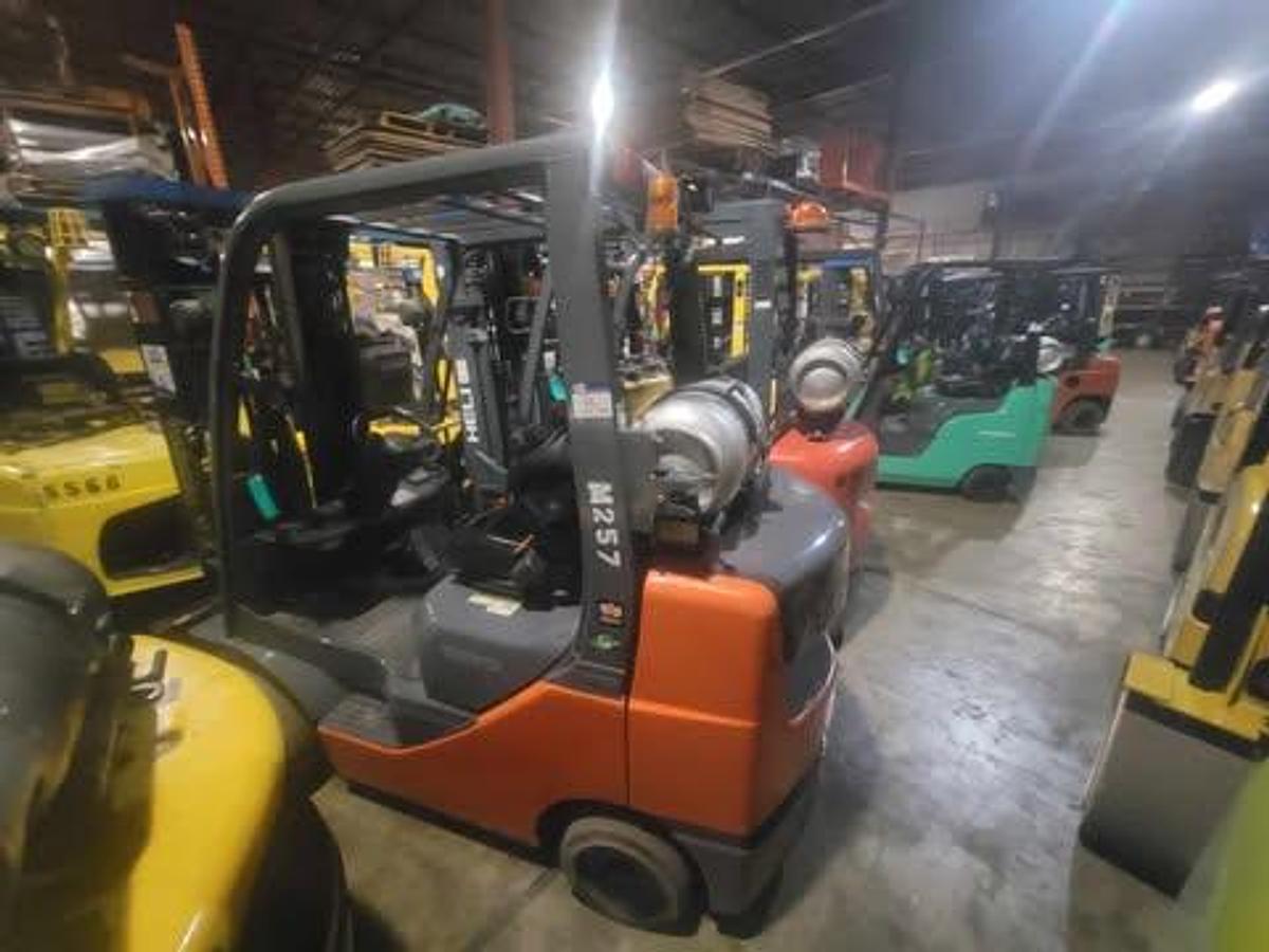 Used 2014 LP Gas Toyota 8FGCU30 Cushion Tire 4 Wheel Sit Down (Indoor Warehouse)