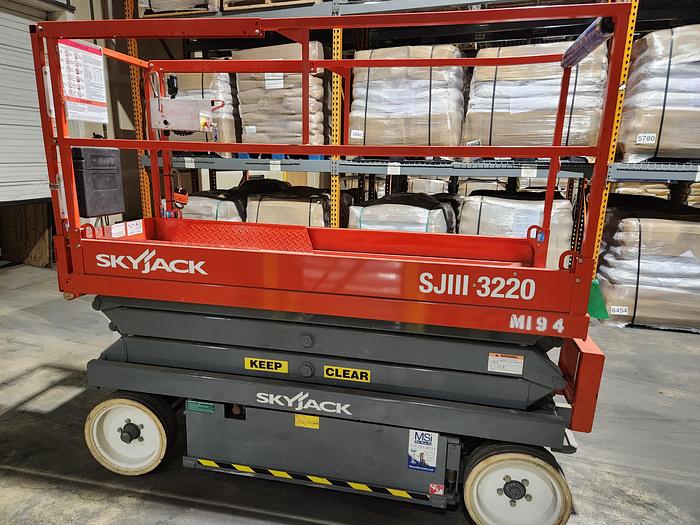 Used 2007 Electric Skyjack SJIII 3220 Slab