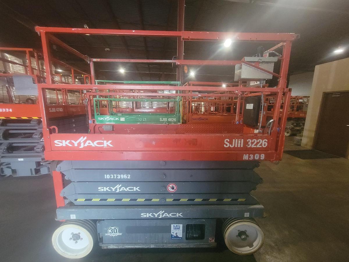 Used 2015 Electric Skyjack SJIII3226 Slab