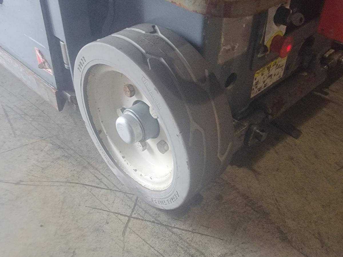 Used 2012 Skyjack SJIII3219