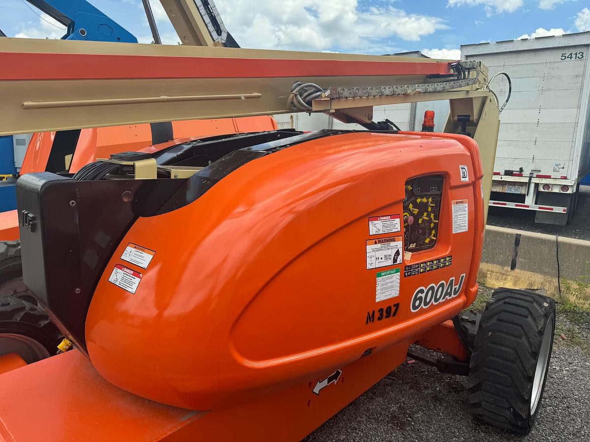 Used 2017 JLG 600AJ